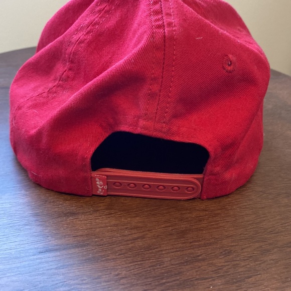 Levi’s red snap back hat - Picture 5 of 5